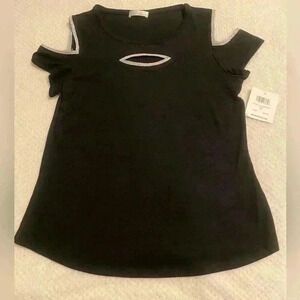 89th + Madison NWT black top with cold shoulders women’s size medium NWT